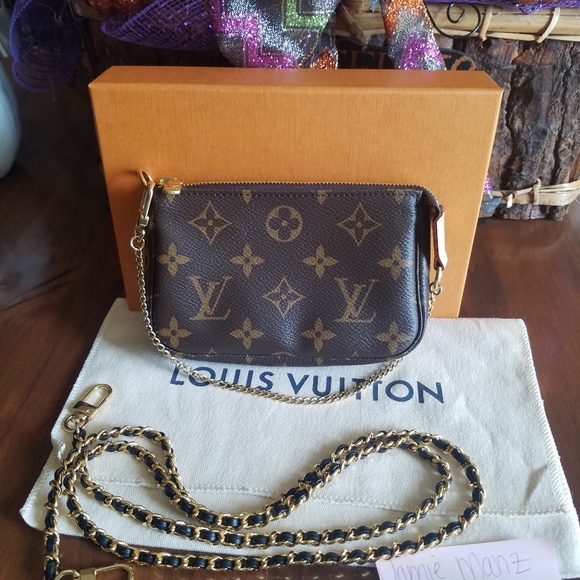 SOLD New Louis Vuitton Mini Pochette Accessories - Picture 2 of 15